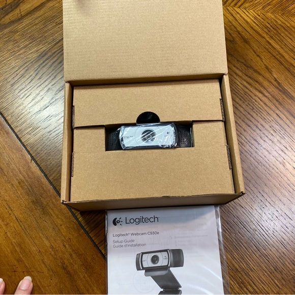 Logitech C930e 1080P HD Video Webcam - 90-Degree Extended View - Picture 5 of 14